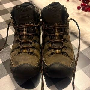 Size 7 Keen Waterproof Boots